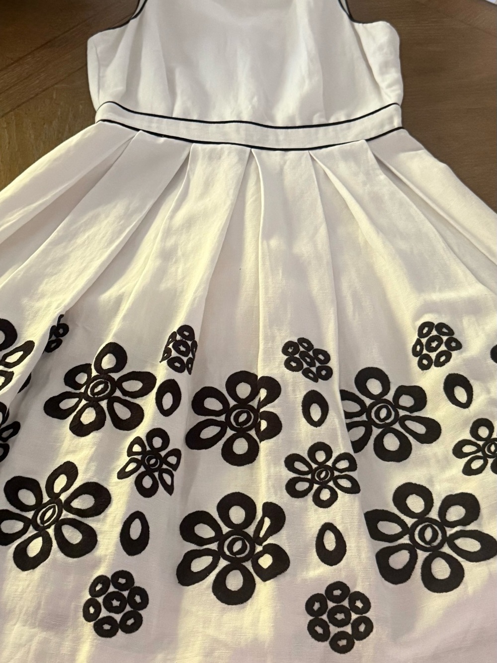 Kenar White Sleeveless Dress with Black Piping - Picture 2 of 5